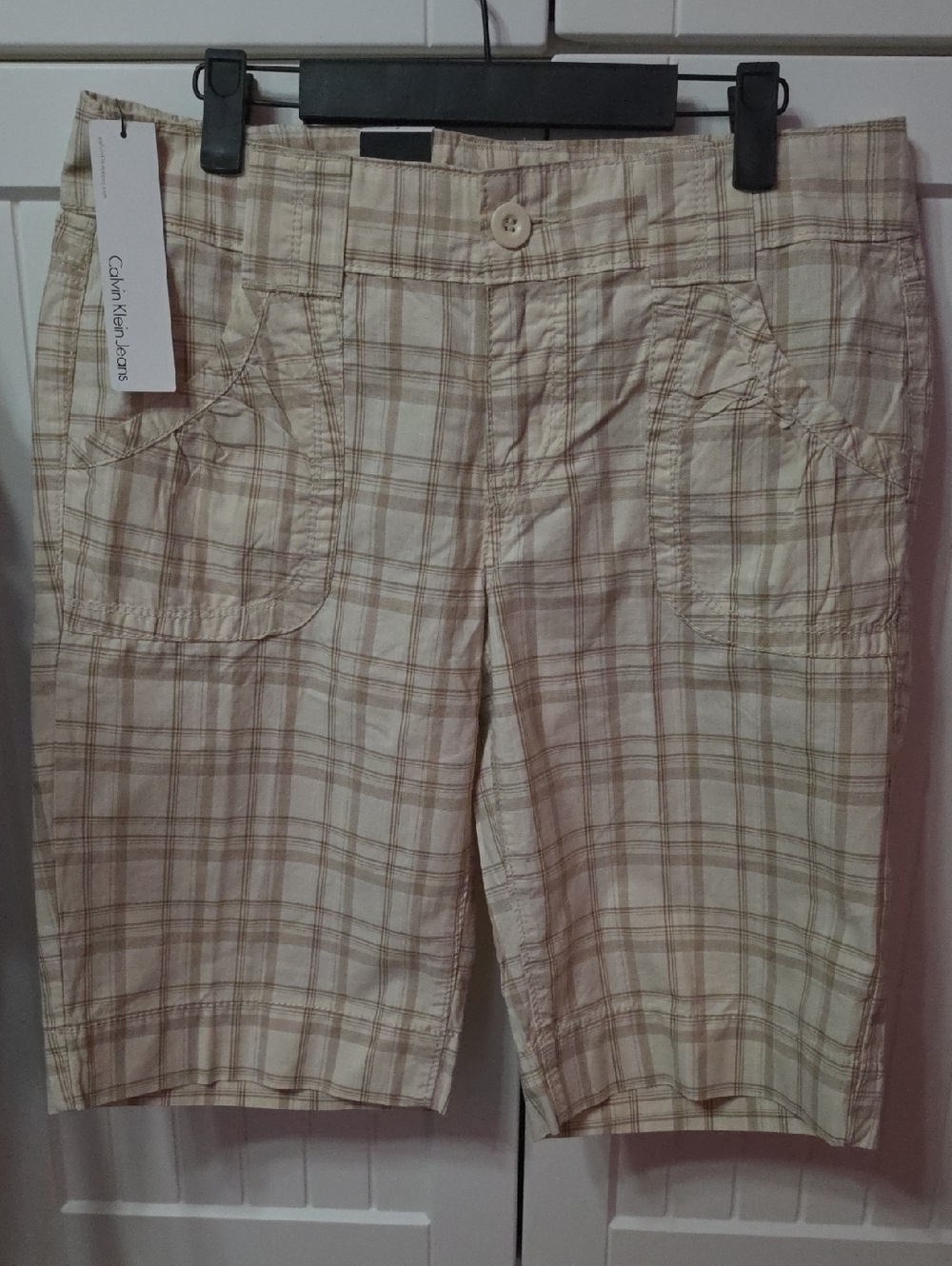 Calvin Klein Jeans Women's Cream Plaid Bermuda Shorts